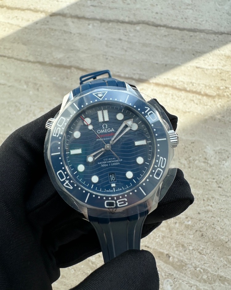 Часы Omega Seamaster Diver 300 m 210.32.42.20.03.001
