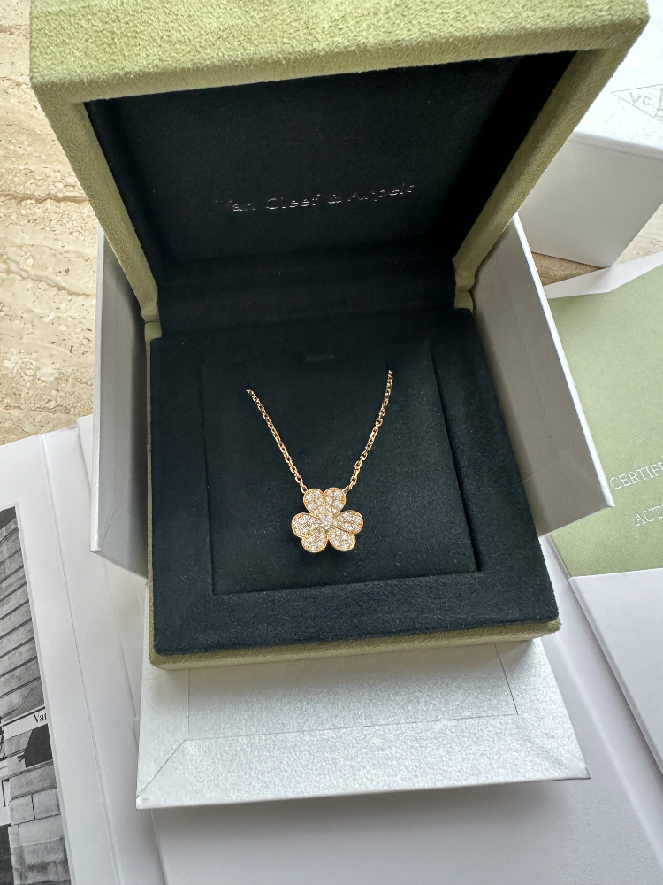 Колье Van Cleef & Arpels Frivole pendant small model VCARP2V100