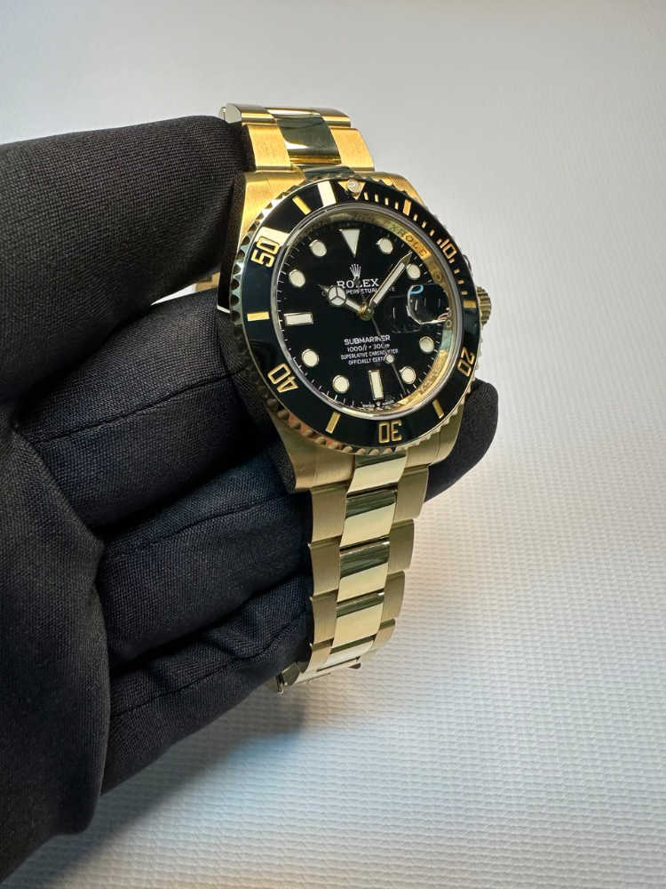 Часы Rolex Submariner Date 40mm Yellow Gold Ceramic 116618LN