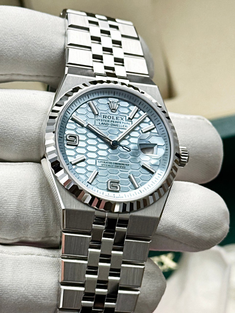 Часы Rolex LAND-DWELLER 40 mm 127336-0001