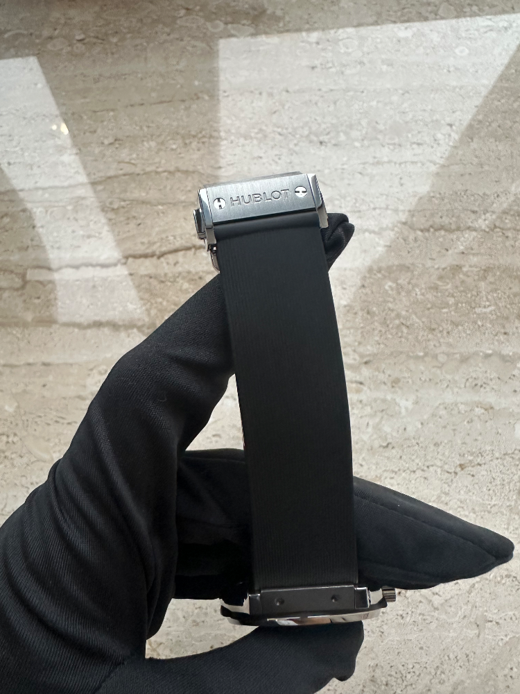 Часы Hublot Classic Fusion Titanium 542.NX.1171.RX