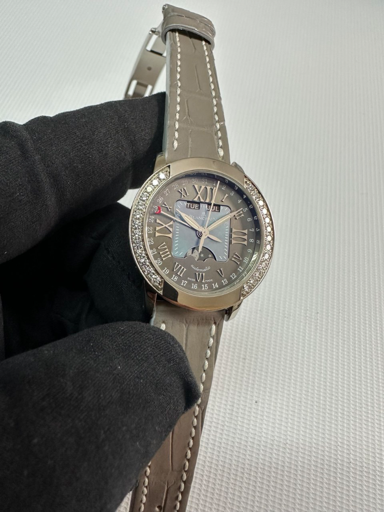 Часы Blancpain Women s Collection Moon Phase Complete Calendar 3253-6044A-52B