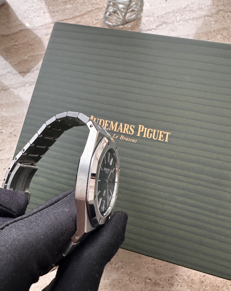 Часы AUDEMARS PIGUET ROYAL OAK JUMBO EXTRA-THIN 50TH ANNIVERSARY 39мм 16202ST.OO.1240ST.01