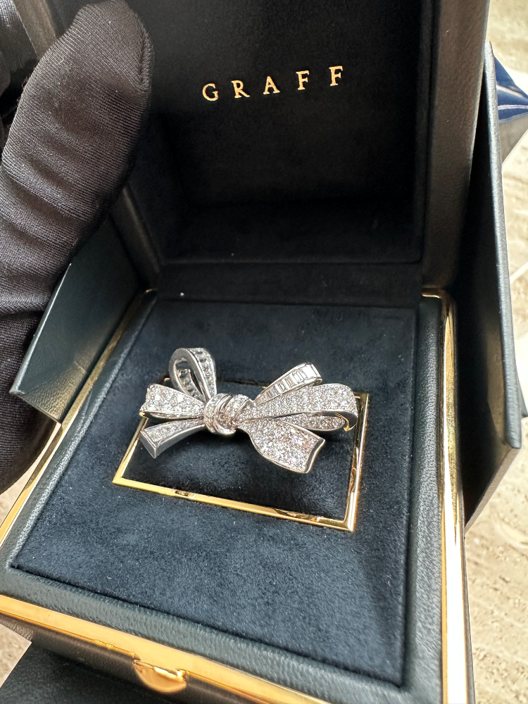 Кольцо Graff Tilda s Bow Double Knot Diamond Ring RGR594