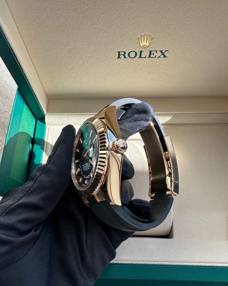 Часы Rolex SKY-DWELLER 42MM YELLOW GOLD 326238-0013