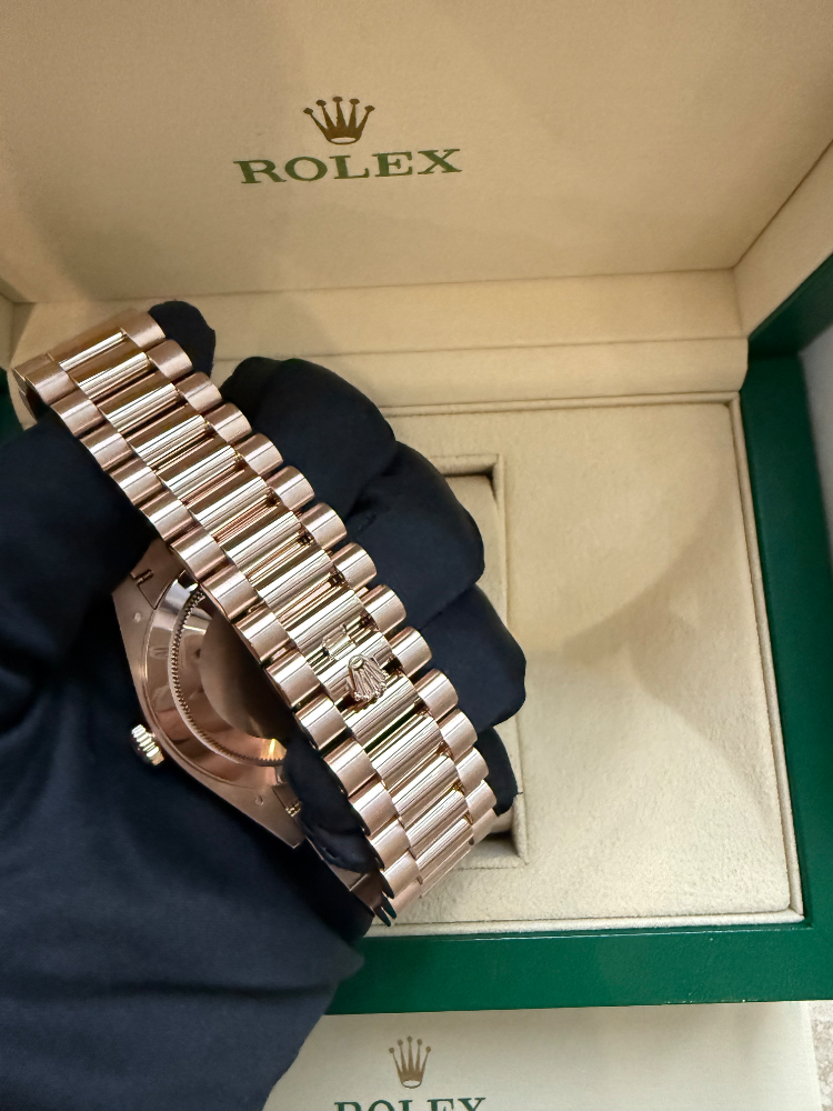 Часы Rolex DAY-DATE EVEROSE GOLD 228235-0055