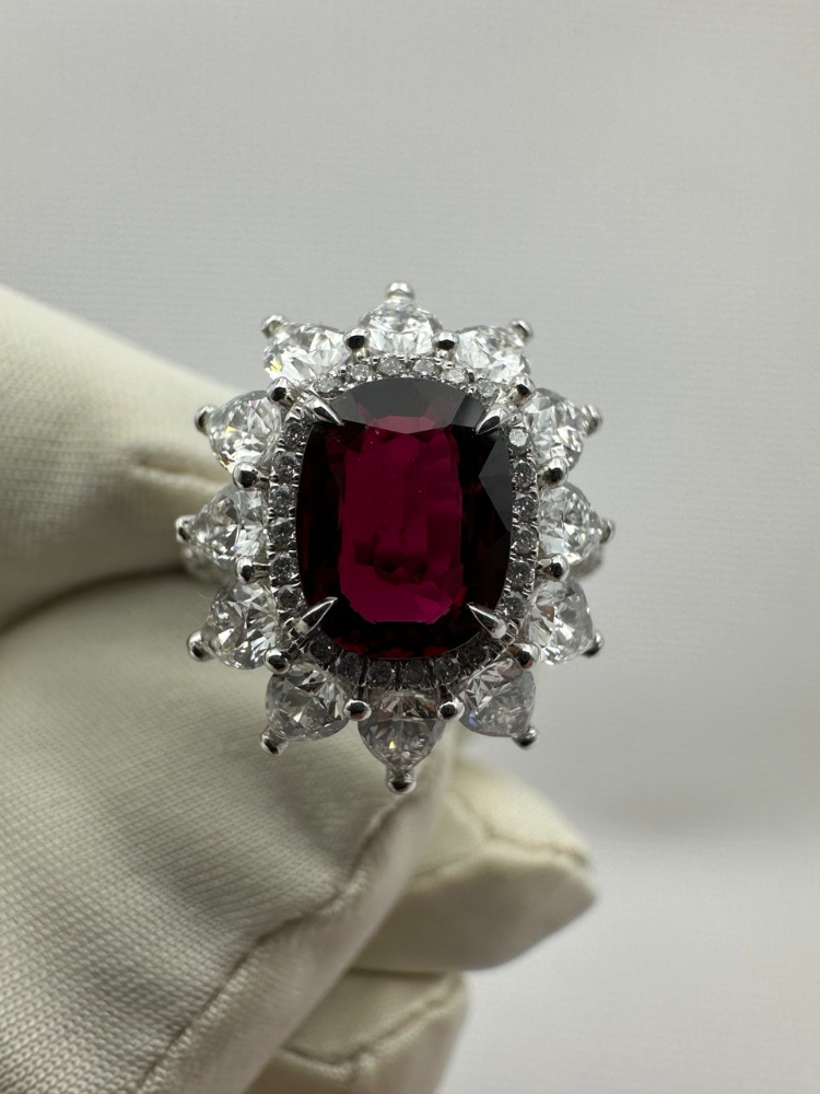 Кольцо No name с рубином 2.00ct и бриллиантами.