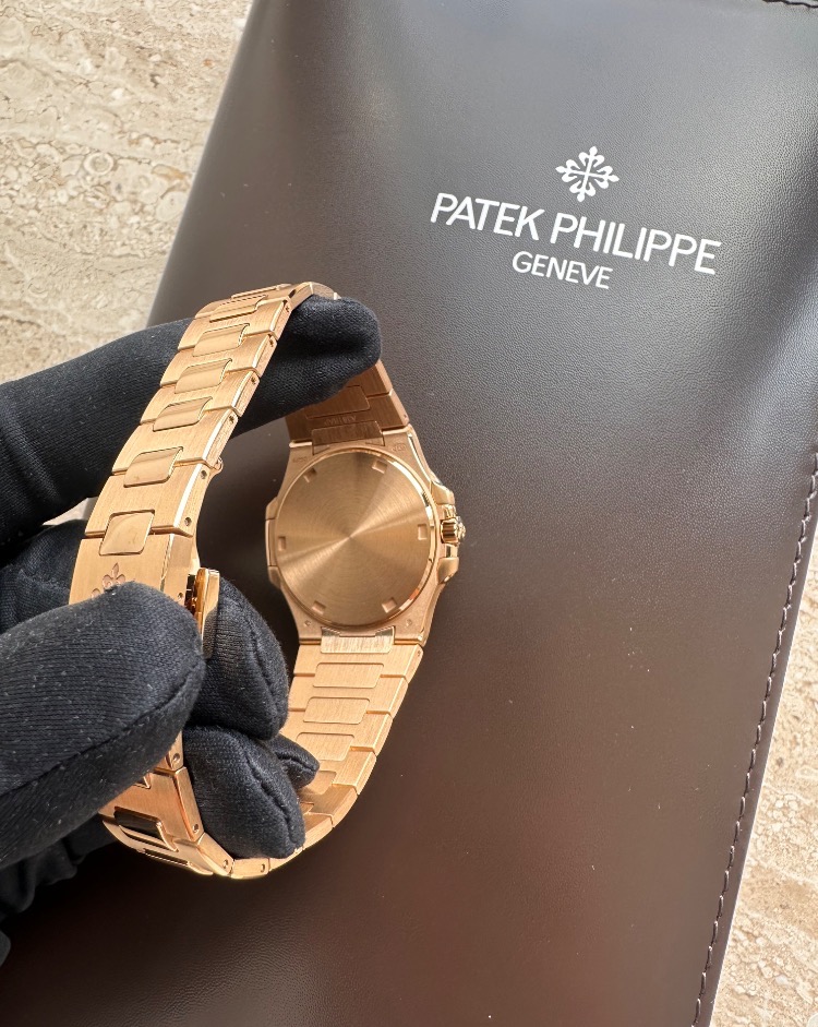 Часы Patek Philippe NAUTILUS LADY 7010/1R-013