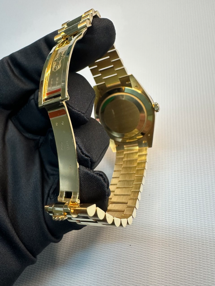 Часы Rolex Day-Data 40 mm Yellow Gold 228348RBR-0008