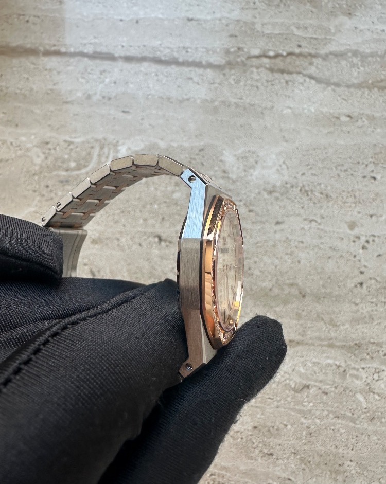 Часы AUDEMARS PIGUET Royal Oak Quartz Steel and Gold 67651SR.ZZ.1261SR.01