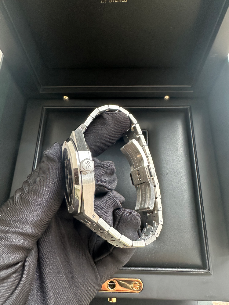 Часы AUDEMARS PIGUET ROYAL OAK 37 mm 15550ST.OO.1356ST.06