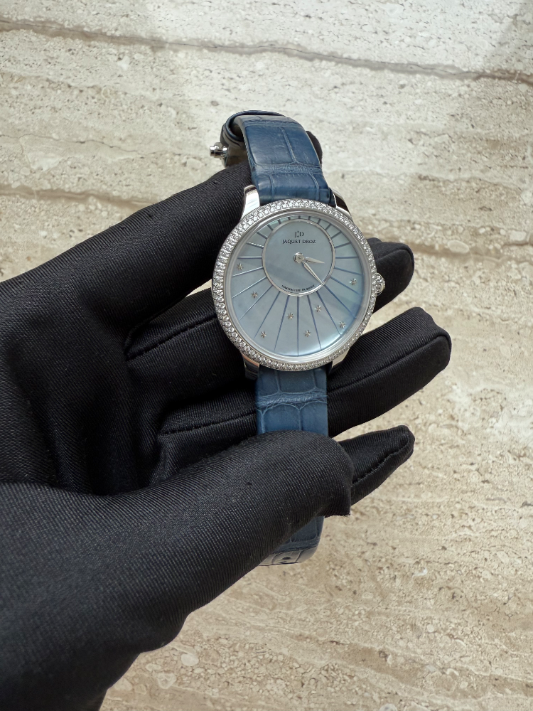 Часы Jaquet Droz Petite Heure Minute J005000270