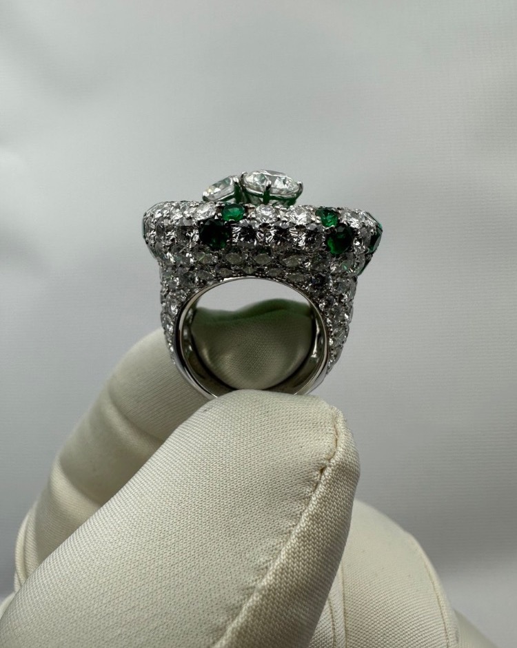 Кольцо De Grisogono из эксклюзивной коллекции Emerald and diamond
