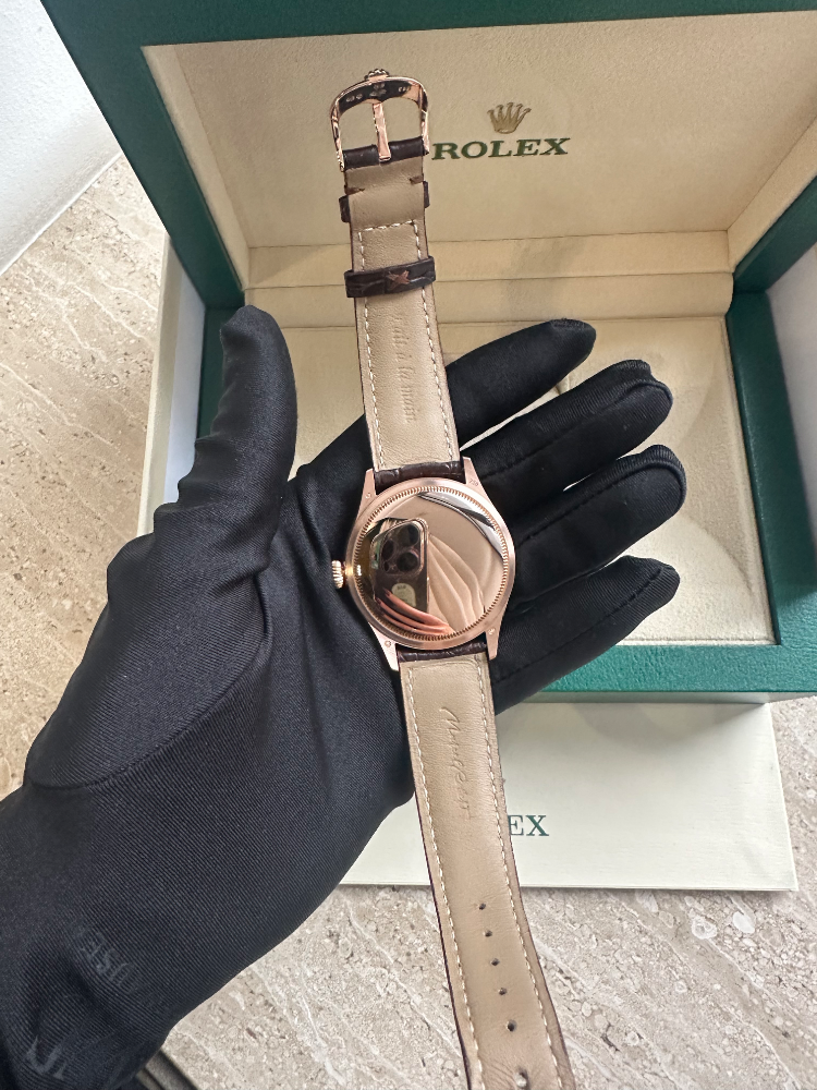 Часы Rolex Cellini Date Silver Dial 18K Rose Gold 50515