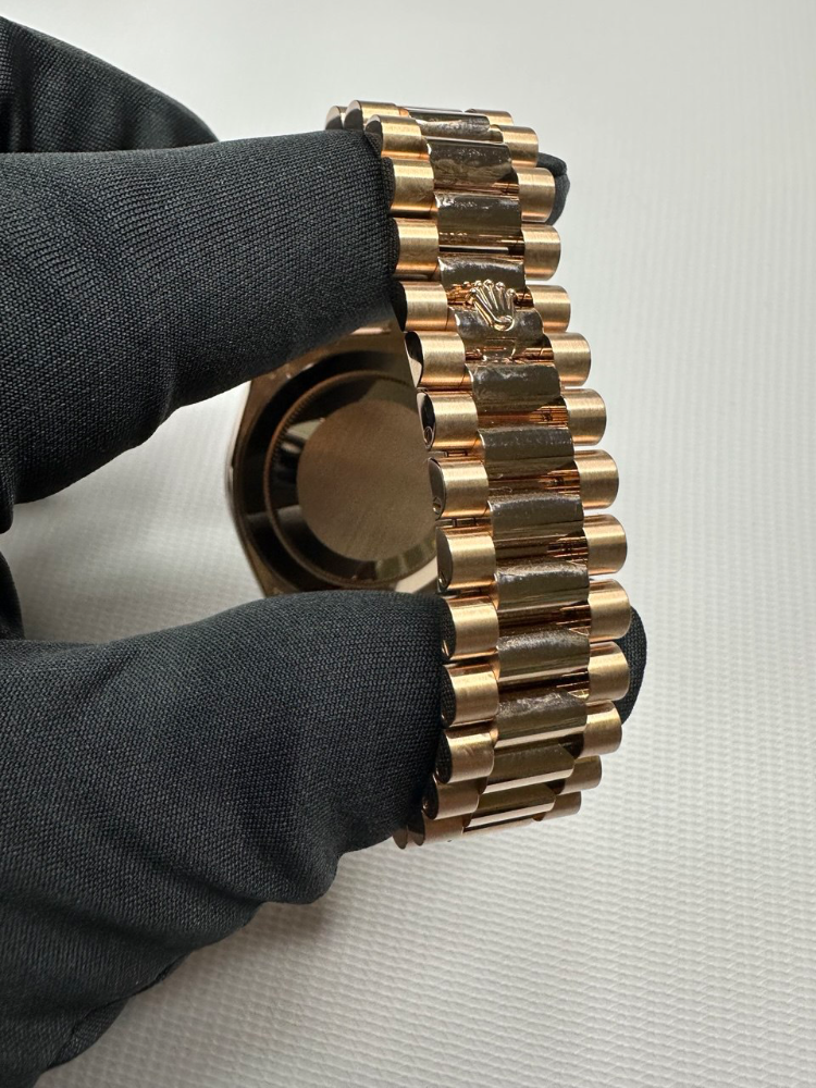 Часы Rolex Day-Date 40 mm Everose Gold 228235-0002