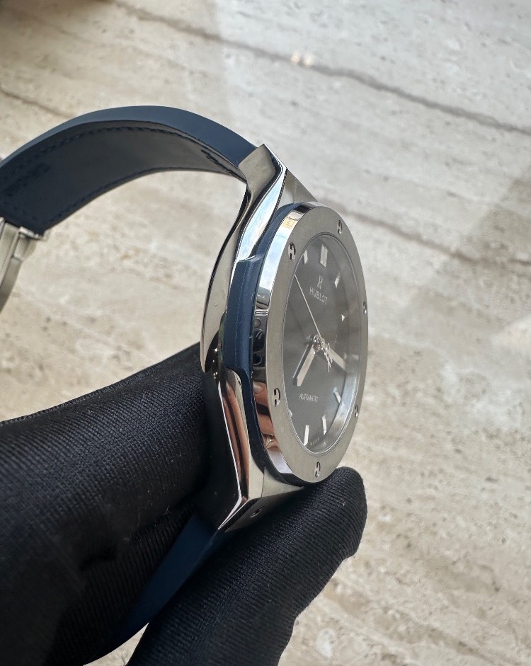 Часы Hublot Classic Fusion Automatic 42 mm 542.NX.7170.LR
