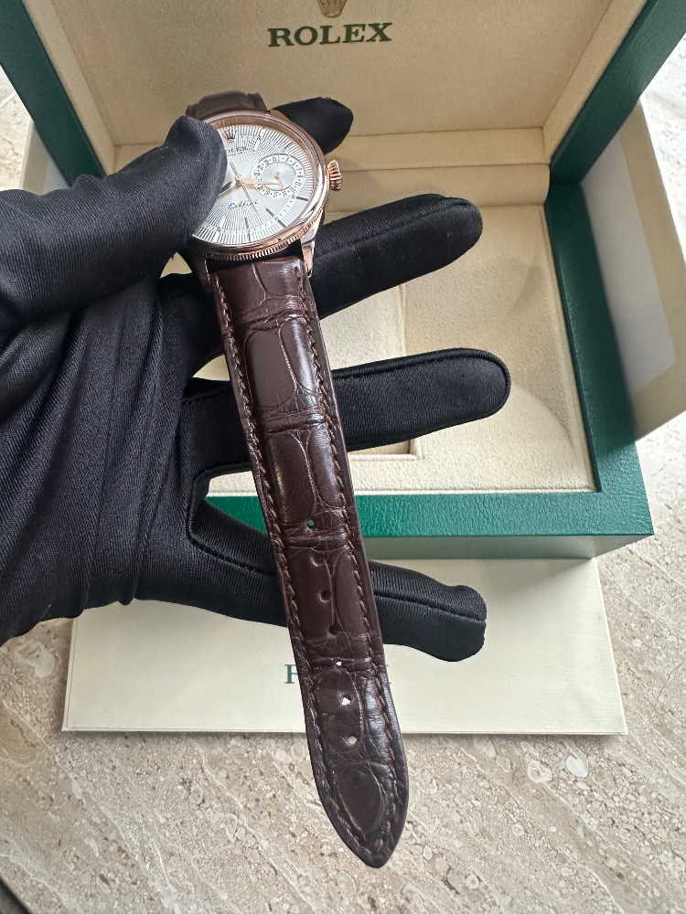 Часы Rolex Cellini Date Silver Dial 18K Rose Gold 50515