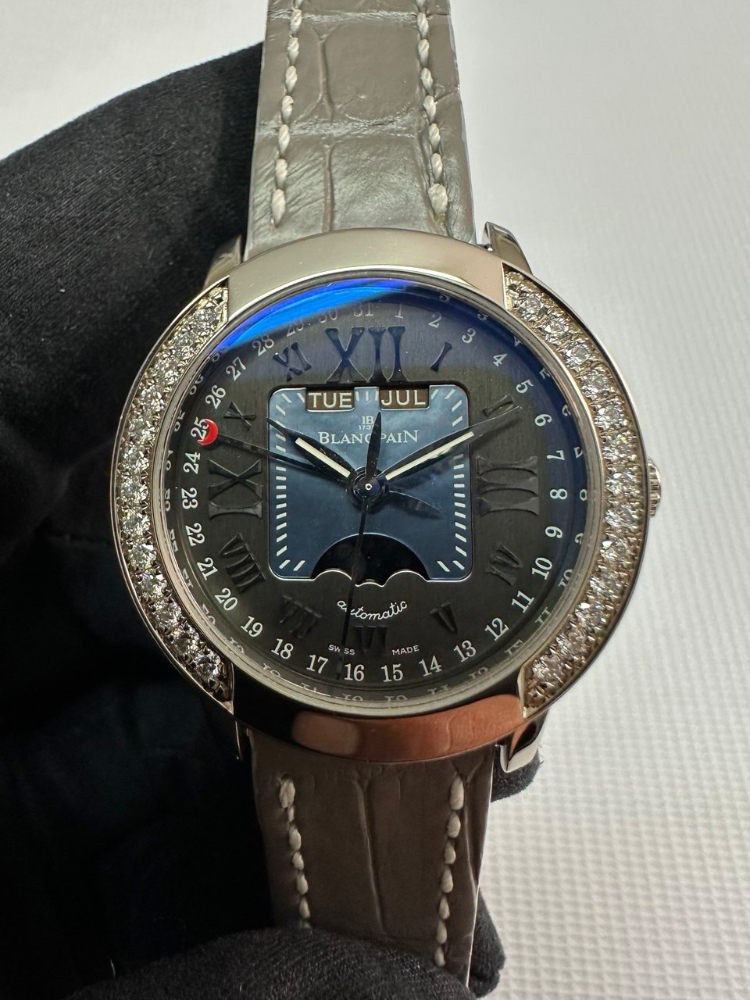 Часы Blancpain Women s Collection Moon Phase Complete Calendar 3253-6044A-52B