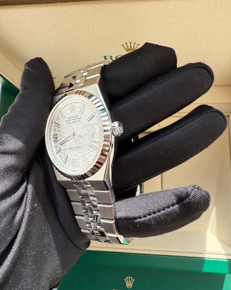Часы Rolex LAND-DWELLER 40мм 127334-0001