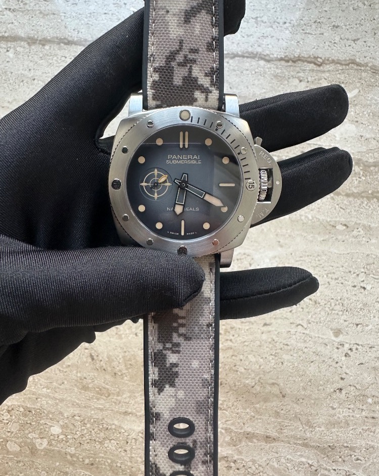 Часы Panerai Submersible QuarantaQuattro Navy SEALs PAM01518