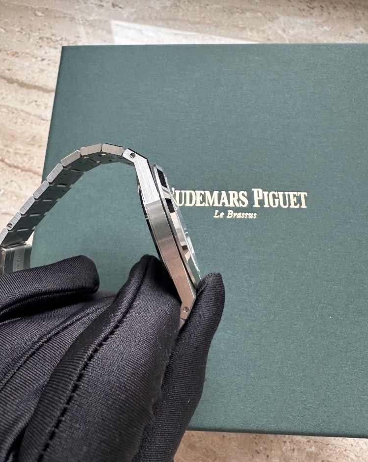 Часы AUDEMARS PIGUET ROYAL OAK JUMBO EXTRA-THIN 16202ST.OO.1240ST.02