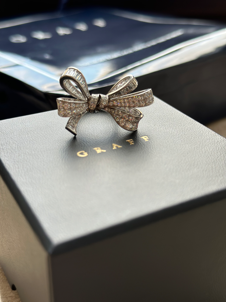 Кольцо Graff Tilda s Bow Double Knot Diamond Ring RGR594