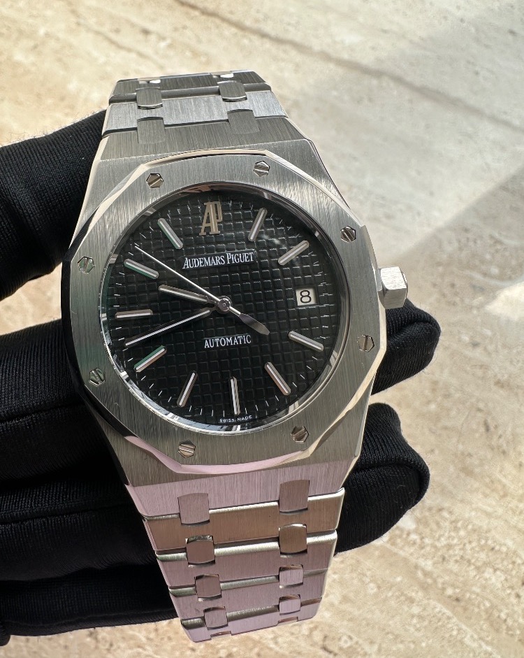 Часы AUDEMARS PIGUET ROYAL OAK SELFWINDING 39 MM 15300ST.OO.1220ST.03