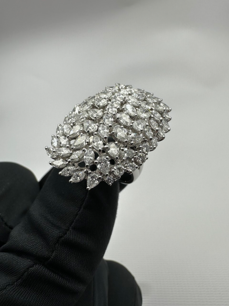 Кольцо RALFDIAMONDS с маркизами и грушами.