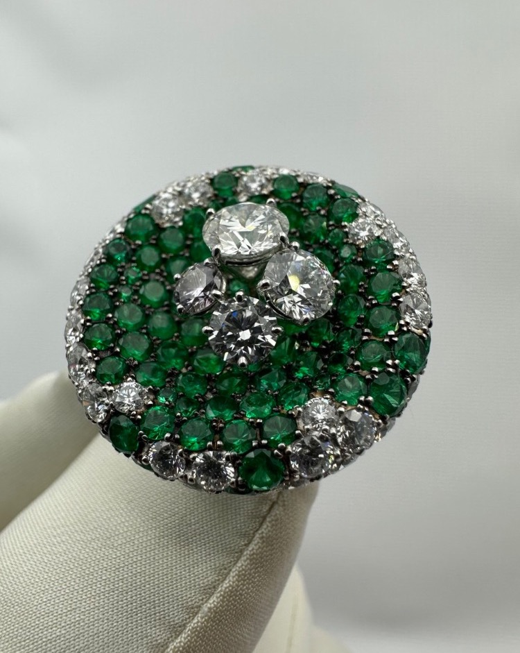 Кольцо De Grisogono из эксклюзивной коллекции Emerald and diamond