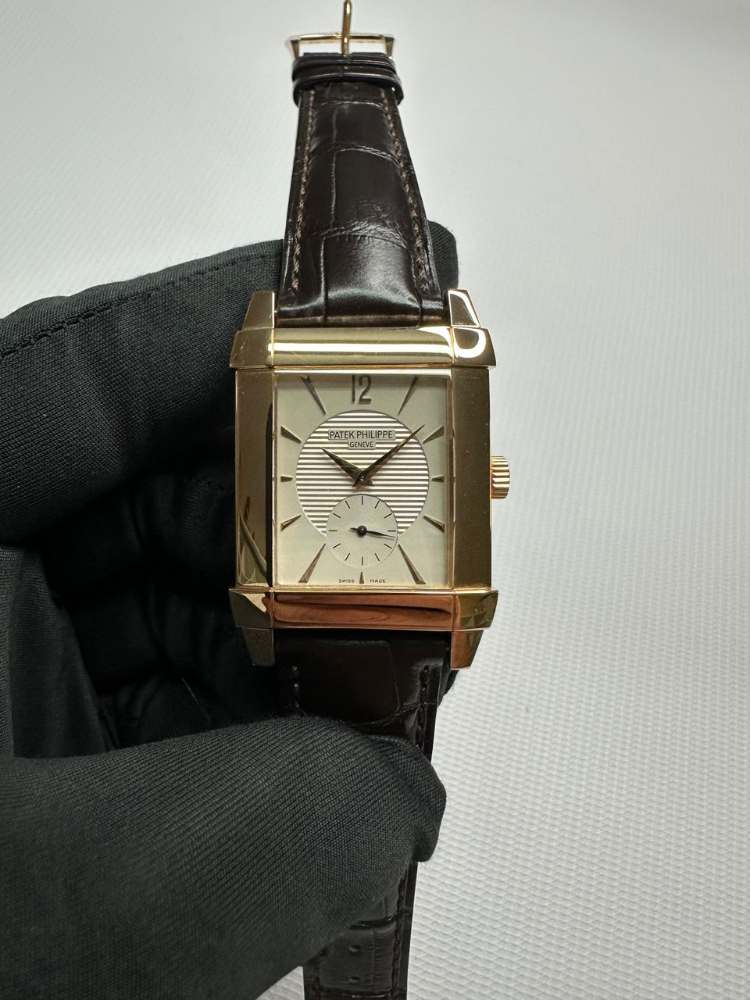 Часы Patek Philippe Gondolo 5111J-001