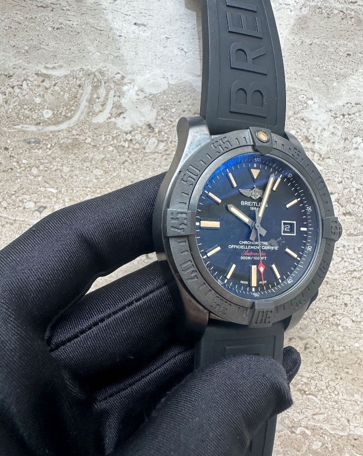 Часы Breitling Avenger Blackbird V1731010/BD12/105W/M20BASA.1