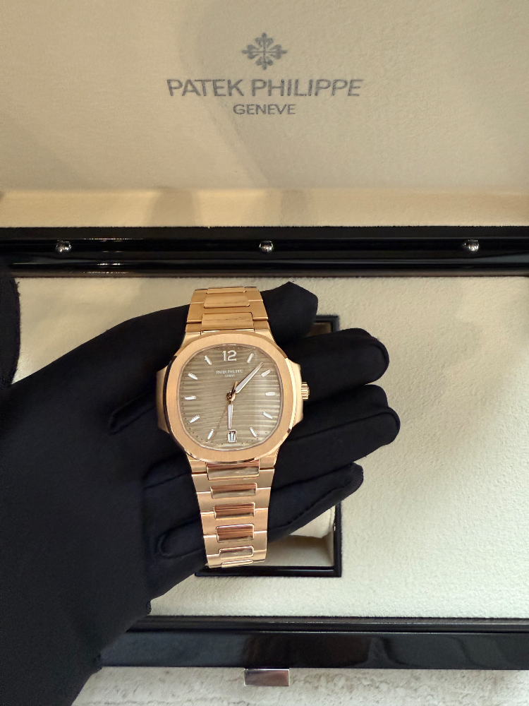 Часы Patek Philippe NAUTILUS LADY 7118/1R-010