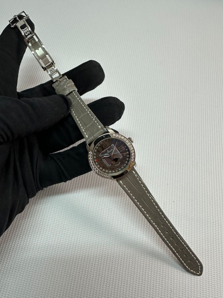 Часы Blancpain Women s Collection Moon Phase Complete Calendar 3253-6044A-52B