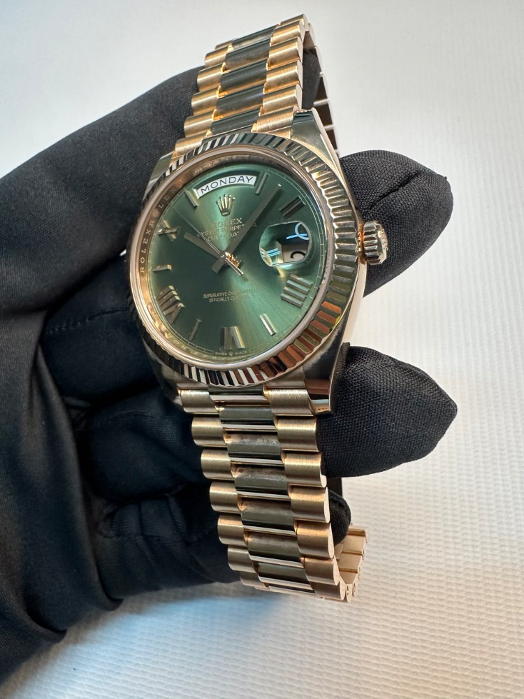 Часы Rolex DAY-DATE 40 MM EVEROSE GOLD 228235