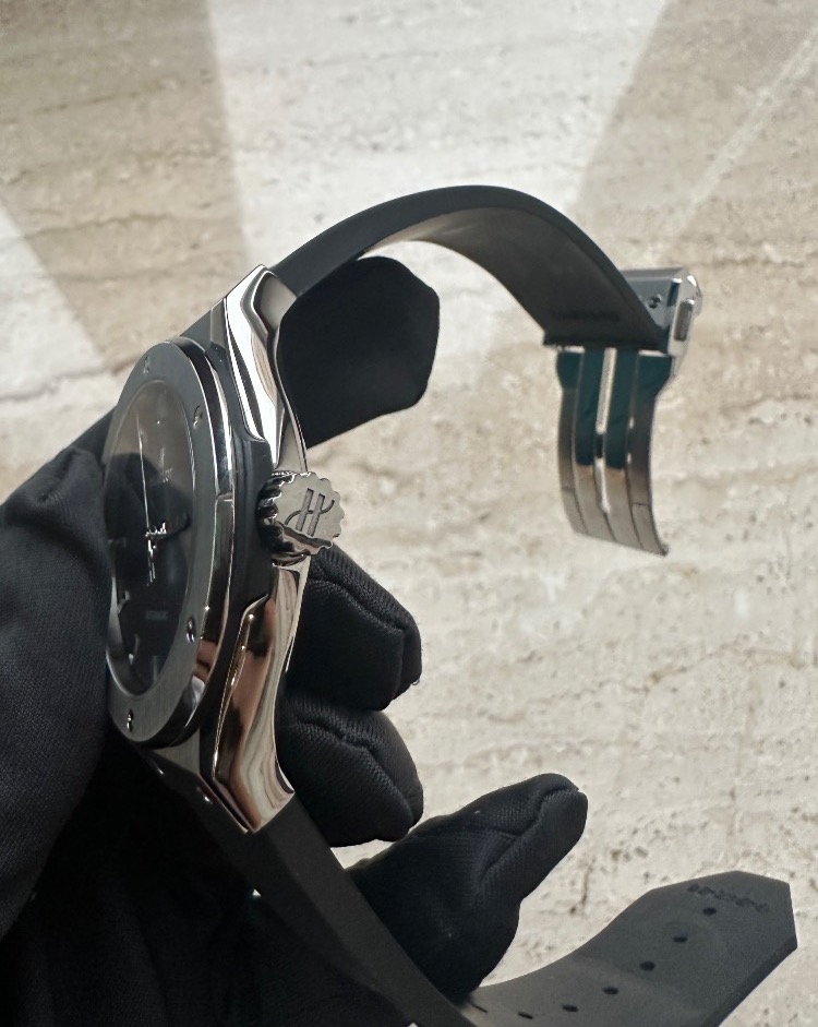 Часы Hublot Classic Fusion Titanium 542.NX.1171.RX