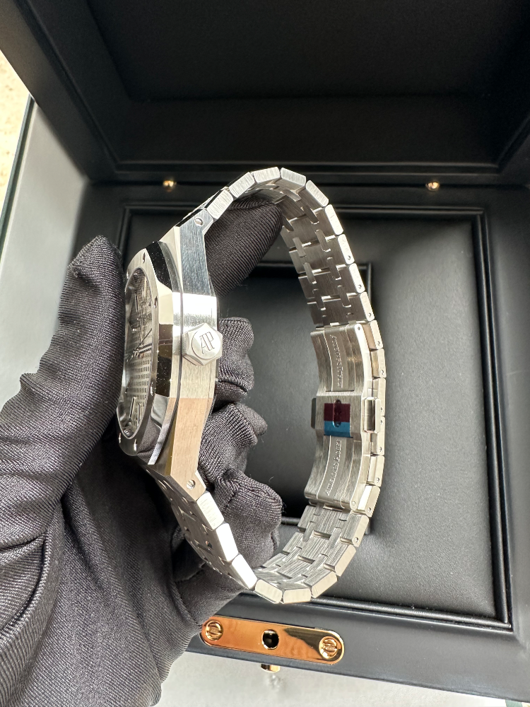 Часы AUDEMARS PIGUET ROYAL OAK SELFWINDING 15510ST.OO.1320ST.08