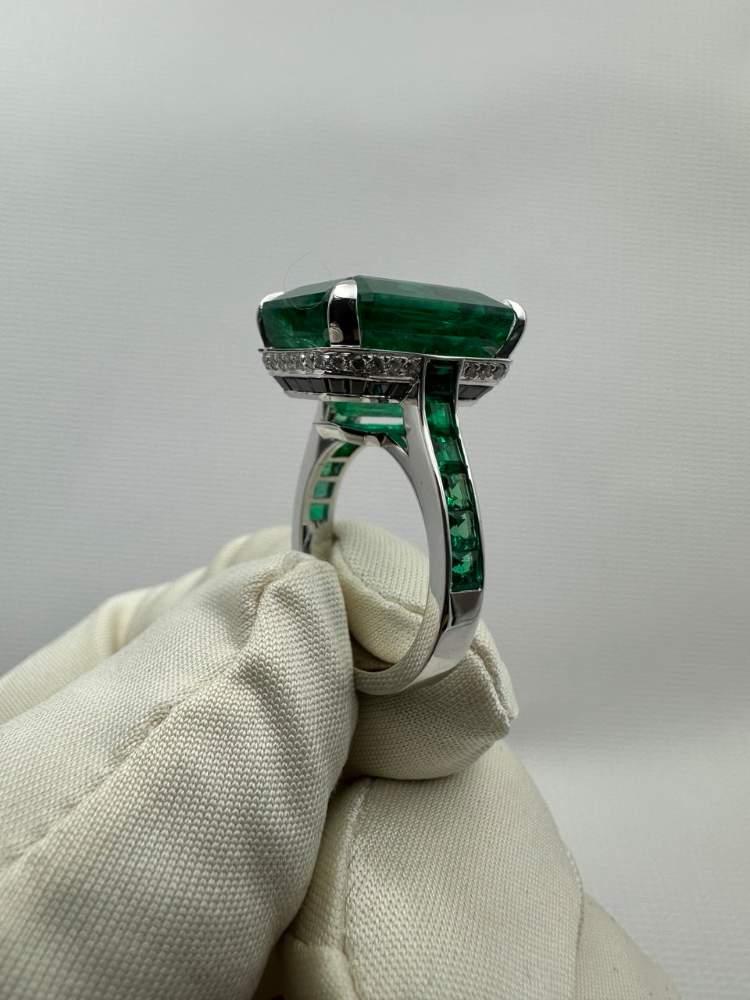 Кольцо No name с изумрудом 16 03ct Vivid green