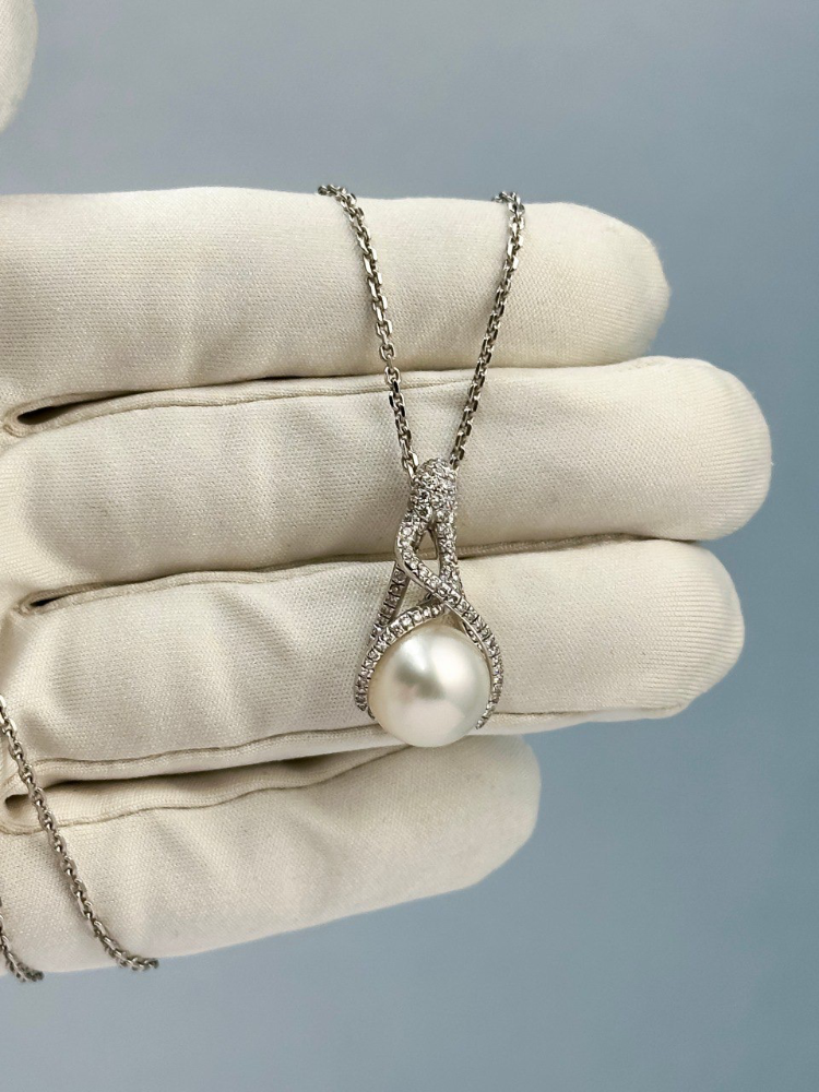 Подвеска No name с бриллиантами и жемчугом.