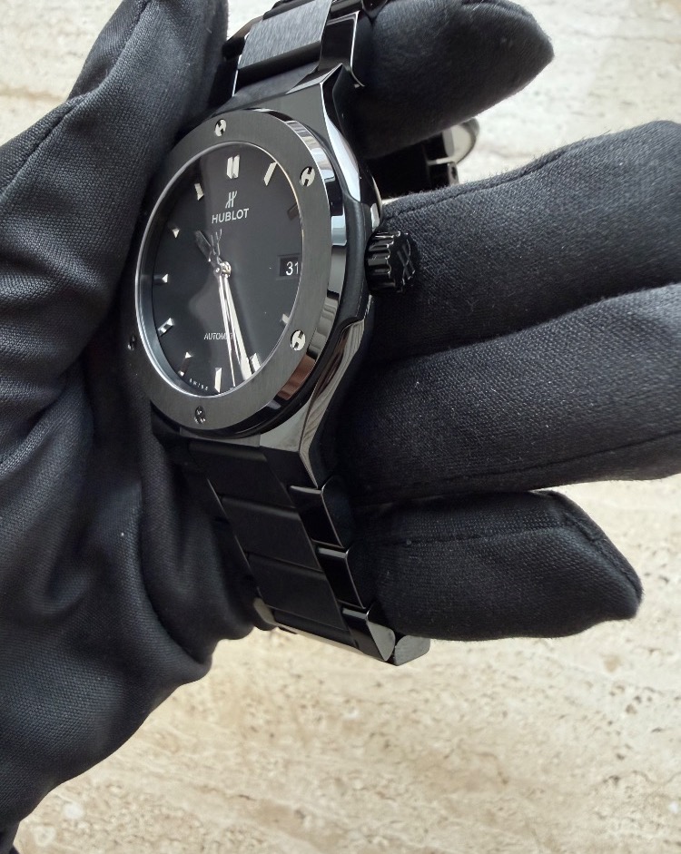 Часы Hublot Classic Fusion Automatic 42mm 548.CM.1170.CM