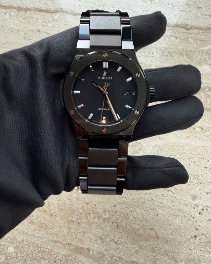 Часы Hublot Classic Fusion Automatic 42mm 548.CM.1170.CM