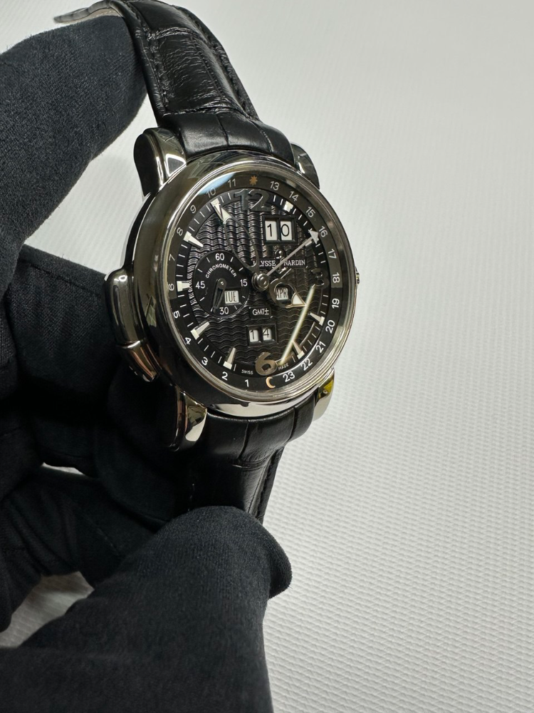 Часы Ulysse Nardin GMT Perpetual 42mm 320-60/62
