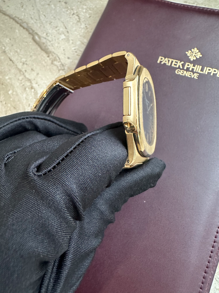 Часы Patek Philippe NAUTILUS YELLOW GOLD 3700/11