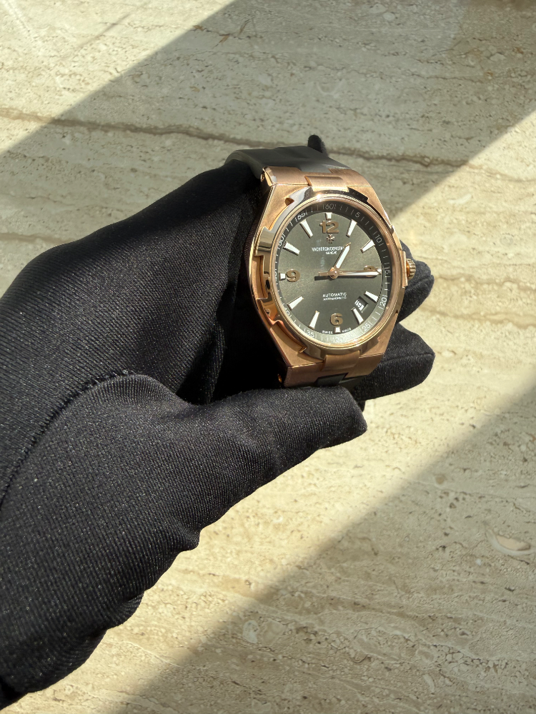 Часы Vacheron Constantin Overseas Date Automatic 47040/000R-9666