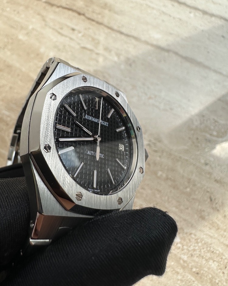 Часы AUDEMARS PIGUET ROYAL OAK SELFWINDING 39 MM 15300ST.OO.1220ST.03