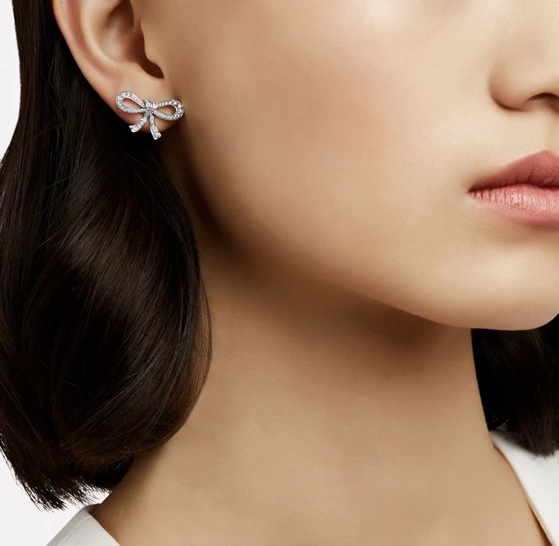 Серьги Graff TILDA S BOW MINI DIAMOND STUD EARRINGS RGE1662