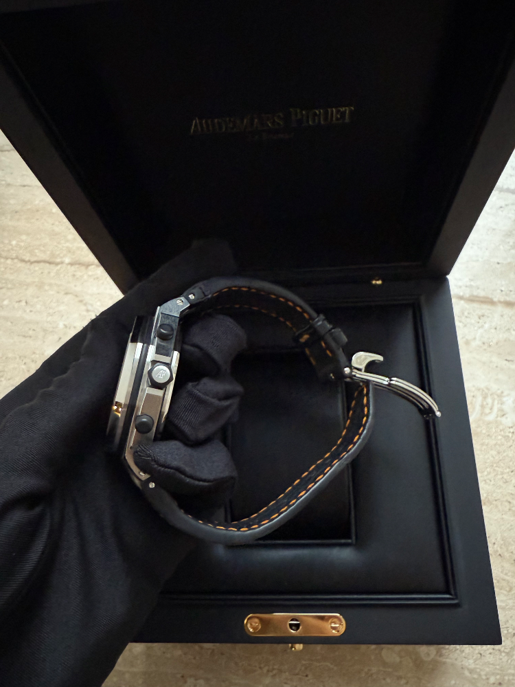 Часы AUDEMARS PIGUET Royal Oak Offshore Volcano Chronograph 26170ST.OO.D101CR.01