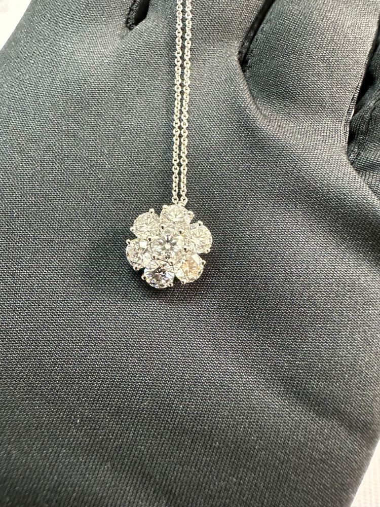 Подвеска Graff CLASSIC Diamonds