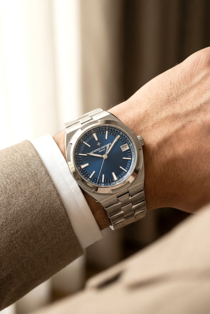 Часы Vacheron Constantin Overseas Automatic Date 41 mm 4500V/110A-B128