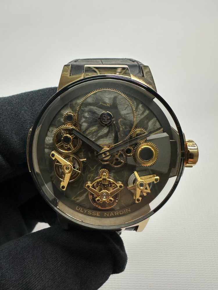 Часы Ulysse Nardin Executive Dual Time Tourbillon Free Wheel 1766-176LE/CARB