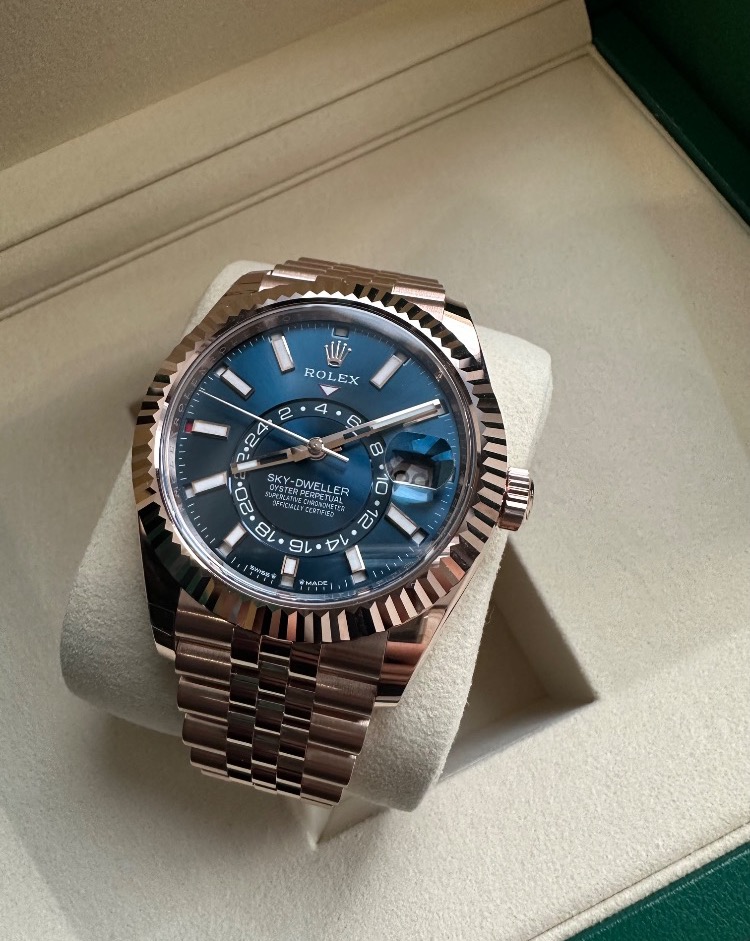Часы Rolex Sky-Dweller Oyster 42 mm Everose-Gold 336935